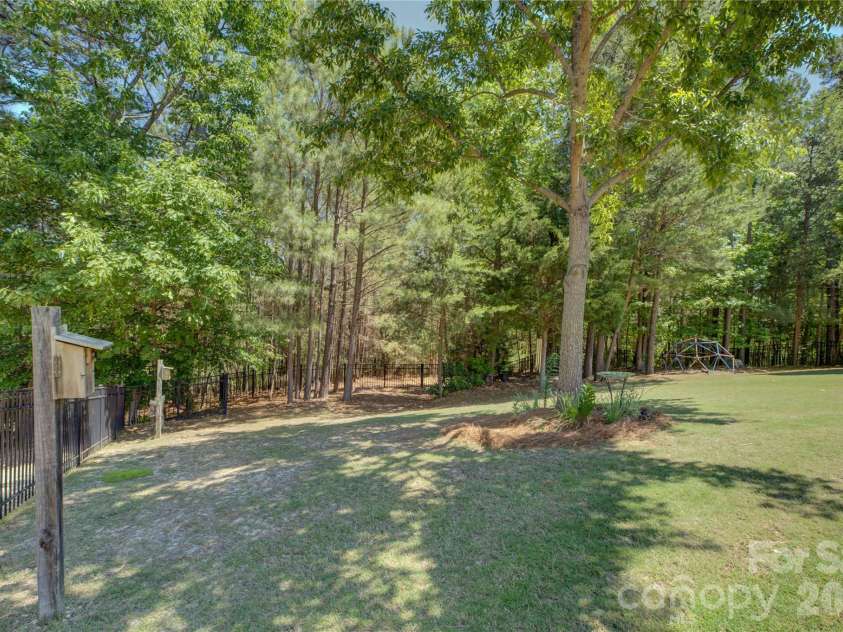 15420 Cimarron Hills Lane, Charlotte, NC 28278.  MLS# CAR4376037, YatesRealty ID 25706. Golf course access