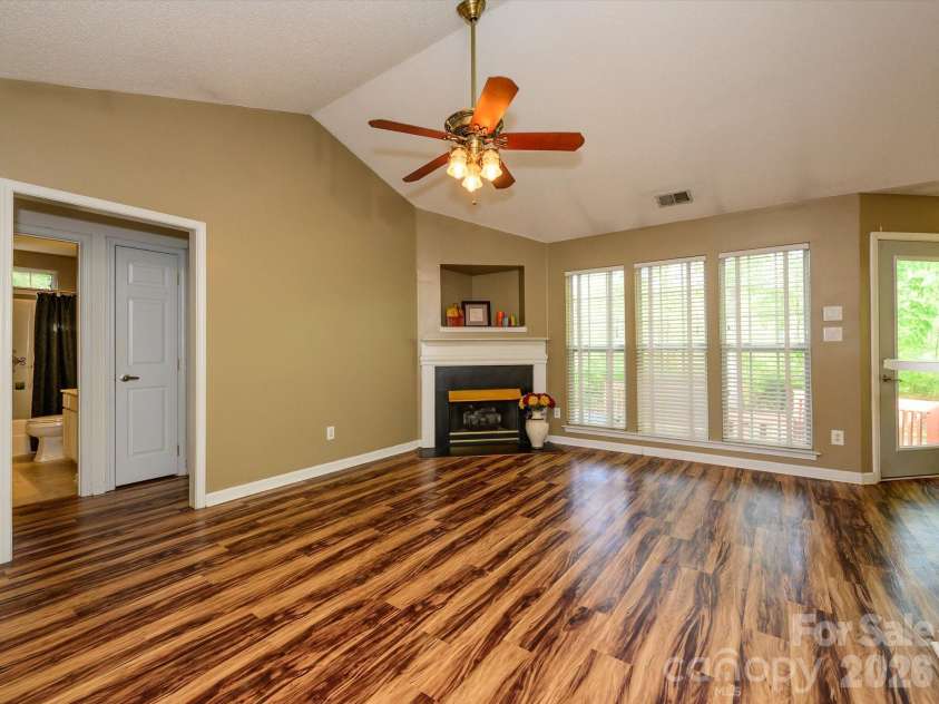 9005 Shenington Place, Charlotte, NC 28216.  MLS# CAR4368220, YatesRealty ID 25707. 