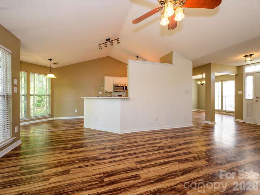 9005 Shenington Place, Charlotte, NC 28216.  MLS# CAR4368220, YatesRealty ID 25707. 