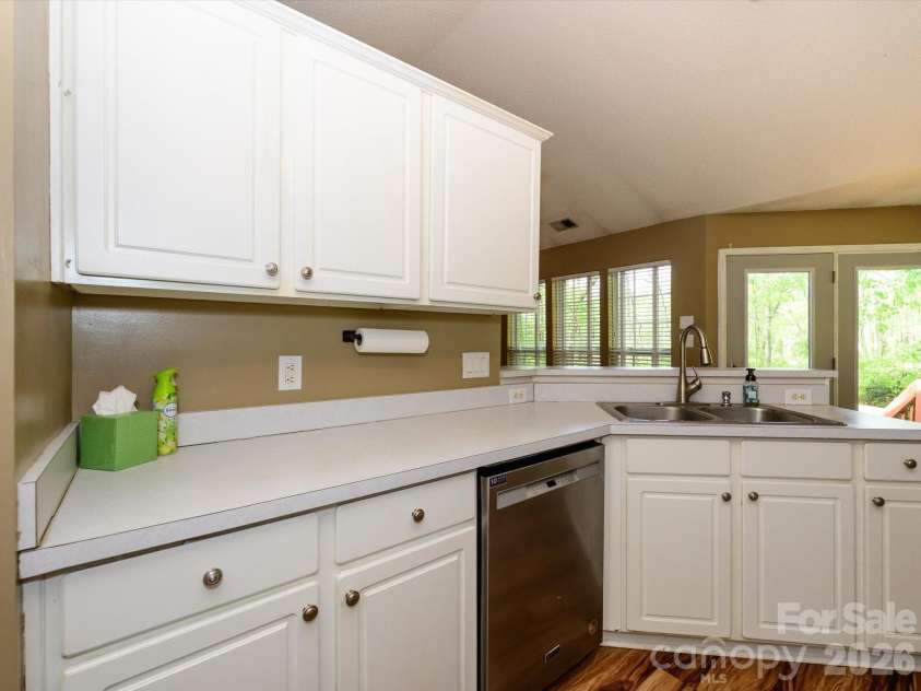 9005 Shenington Place, Charlotte, NC 28216.  MLS# CAR4368220, YatesRealty ID 25707. 