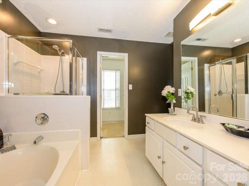 9005 Shenington Place, Charlotte, NC 28216.  MLS# CAR4368220, YatesRealty ID 25707. 