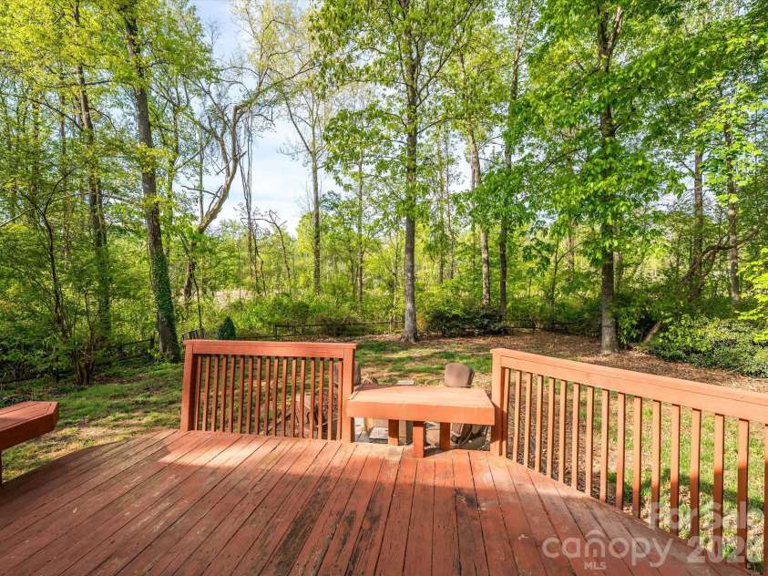 9005 Shenington Place, Charlotte, NC 28216.  MLS# CAR4368220, YatesRealty ID 25707. 