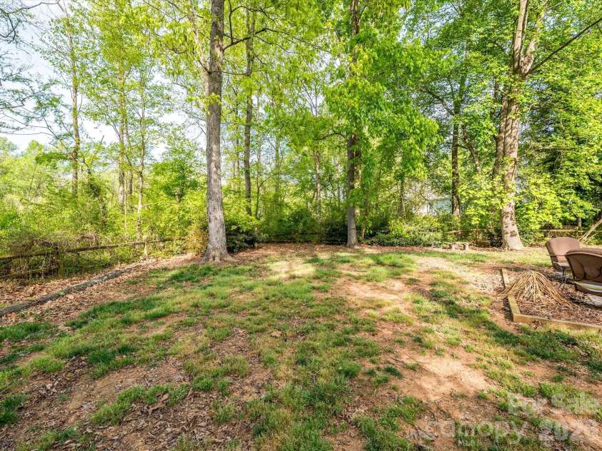 9005 Shenington Place, Charlotte, NC 28216.  MLS# CAR4368220, YatesRealty ID 25707. 