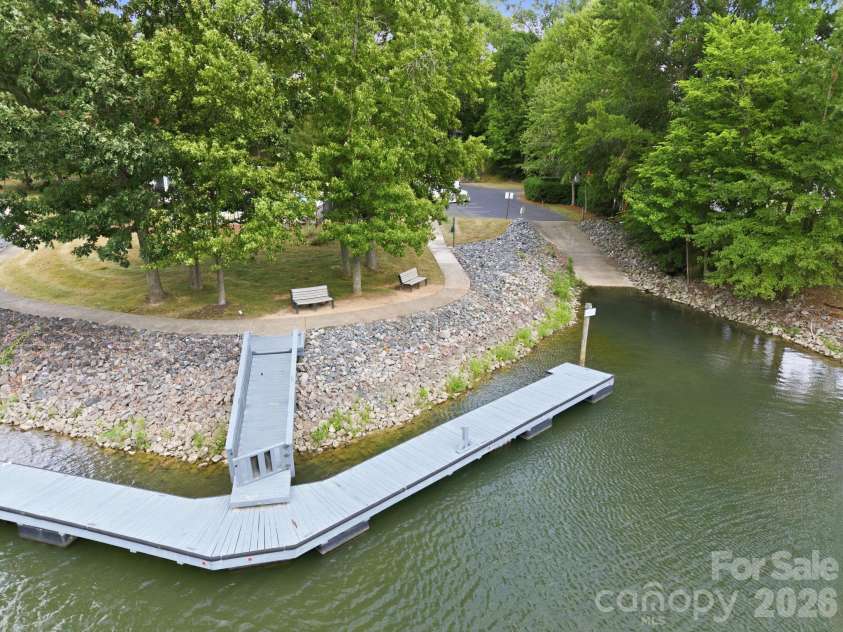 18731 Silver Quay Drive, Cornelius, NC 28031.  MLS# CAR4405741, YatesRealty ID 25708. 