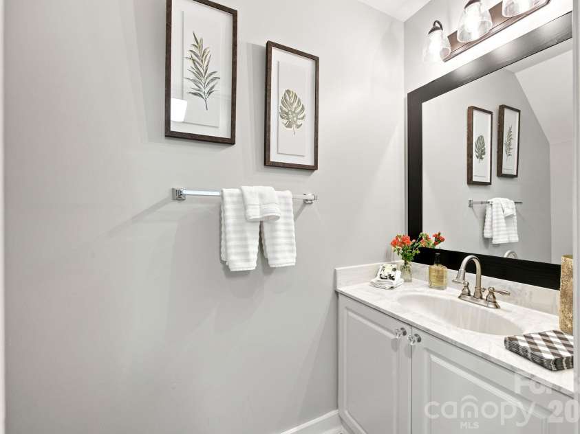18731 Silver Quay Drive, Cornelius, NC 28031.  MLS# CAR4405741, YatesRealty ID 25708. 