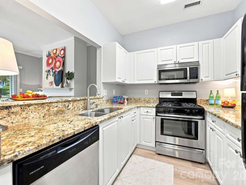 18731 Silver Quay Drive, Cornelius, NC 28031.  MLS# CAR4405741, YatesRealty ID 25708. 