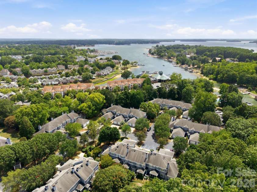 18731 Silver Quay Drive, Cornelius, NC 28031.  MLS# CAR4405741, YatesRealty ID 25708. 