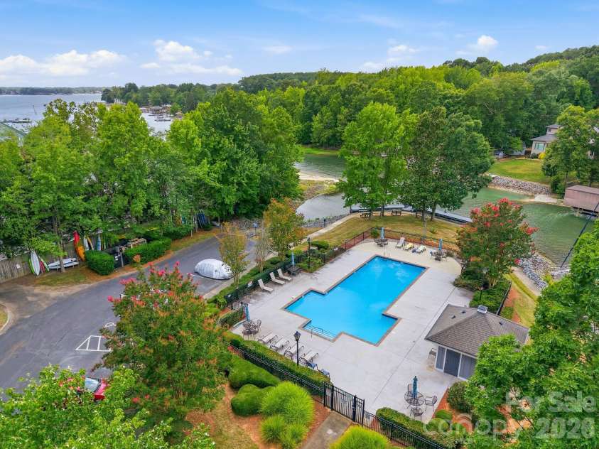 18731 Silver Quay Drive, Cornelius, NC 28031.  MLS# CAR4405741, YatesRealty ID 25708. 