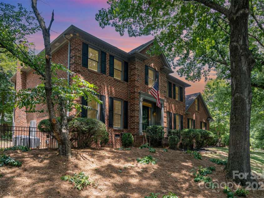 2426 Tattersall Drive, Charlotte, NC 28210.  MLS# CAR4274603, YatesRealty ID 25708. 