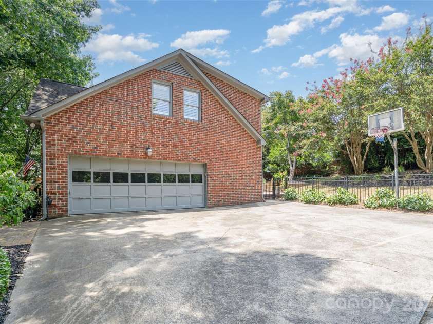 2426 Tattersall Drive, Charlotte, NC 28210.  MLS# CAR4274603, YatesRealty ID 25708. 