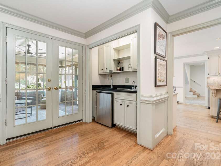 2426 Tattersall Drive, Charlotte, NC 28210.  MLS# CAR4274603, YatesRealty ID 25708. Bar in Family Room