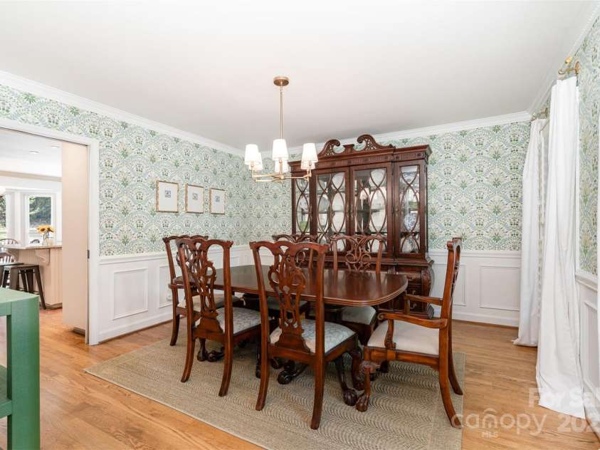 2426 Tattersall Drive, Charlotte, NC 28210.  MLS# CAR4274603, YatesRealty ID 25708. Dining Room