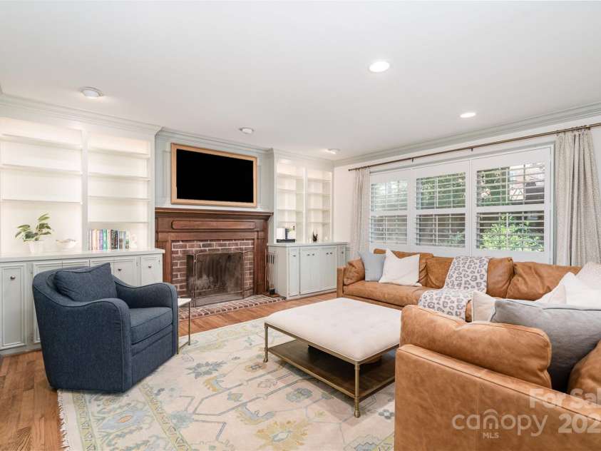2426 Tattersall Drive, Charlotte, NC 28210.  MLS# CAR4274603, YatesRealty ID 25708. Family Room
