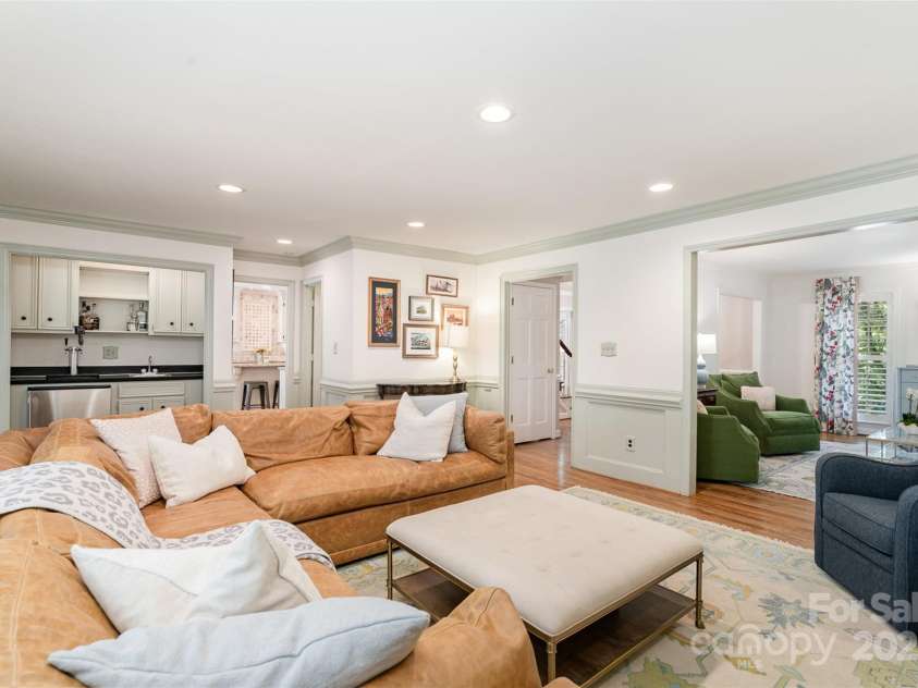 2426 Tattersall Drive, Charlotte, NC 28210.  MLS# CAR4274603, YatesRealty ID 25708. Family Room