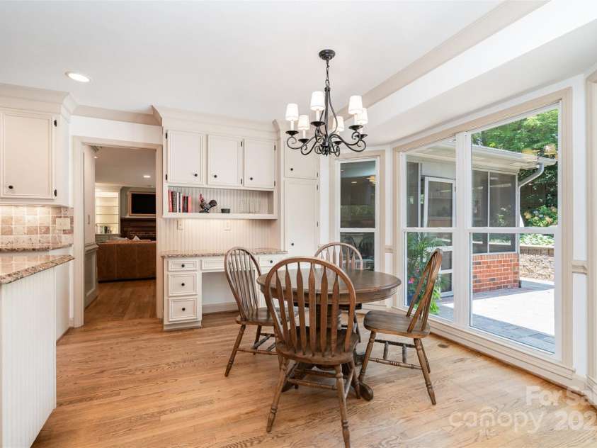 2426 Tattersall Drive, Charlotte, NC 28210.  MLS# CAR4274603, YatesRealty ID 25708. Kitchen