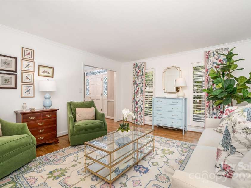 2426 Tattersall Drive, Charlotte, NC 28210.  MLS# CAR4274603, YatesRealty ID 25708. Living Room