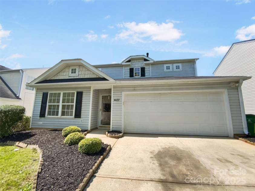 4437 Devonhill Lane, Charlotte, NC 28269.  MLS# CAR4247280, YatesRealty ID 25709. 
