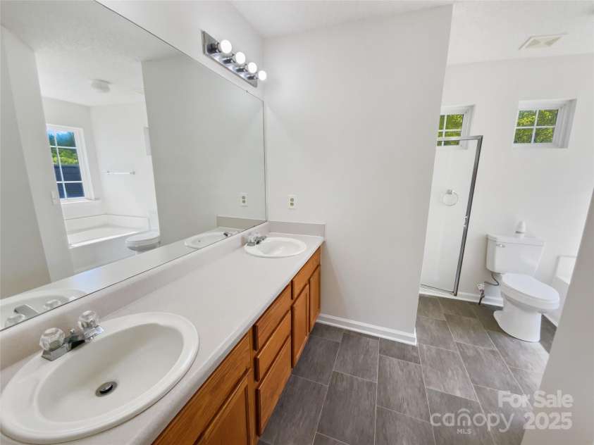 4437 Devonhill Lane, Charlotte, NC 28269.  MLS# CAR4247280, YatesRealty ID 25709. 