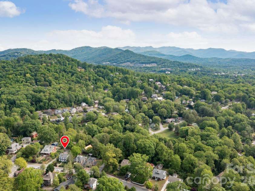 84 Forest Hill Drive, Asheville, NC 28803.  MLS# CAR4381342, YatesRealty ID 25709. Convenient and Centrally Located