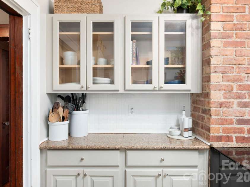 84 Forest Hill Drive, Asheville, NC 28803.  MLS# CAR4381342, YatesRealty ID 25709. Plenty of Cabinetry