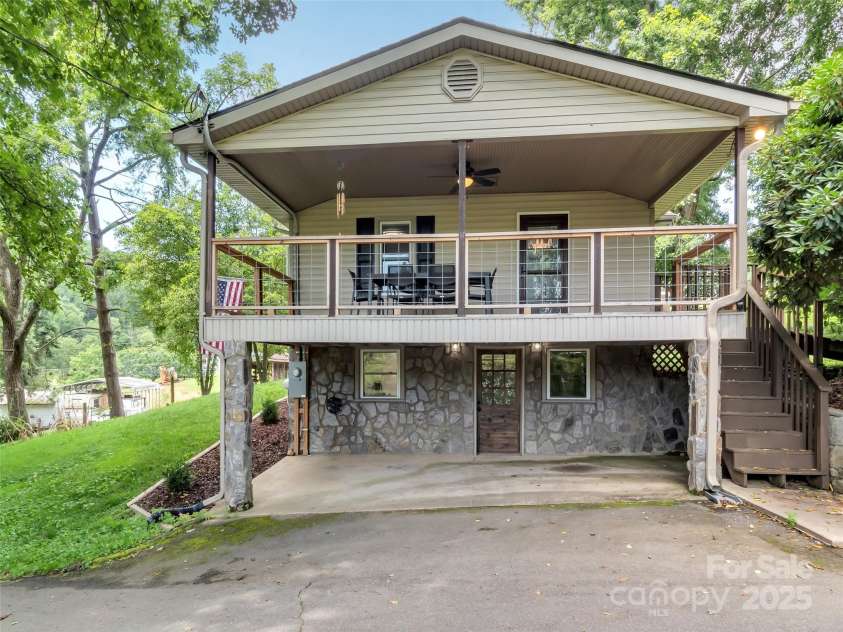 340 Mauney Cove Road, Waynesville, NC 28786.  MLS# CAR4329954, YatesRealty ID 2571. 