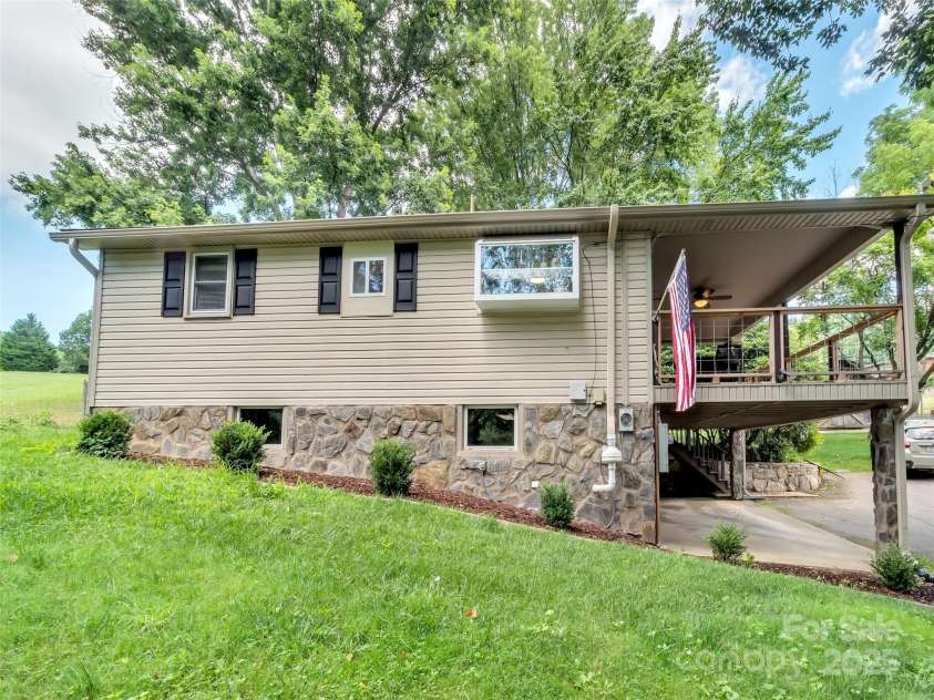 340 Mauney Cove Road, Waynesville, NC 28786.  MLS# CAR4329954, YatesRealty ID 2571. 