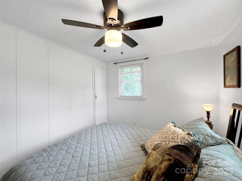 340 Mauney Cove Road, Waynesville, NC 28786.  MLS# CAR4329954, YatesRealty ID 2571. 