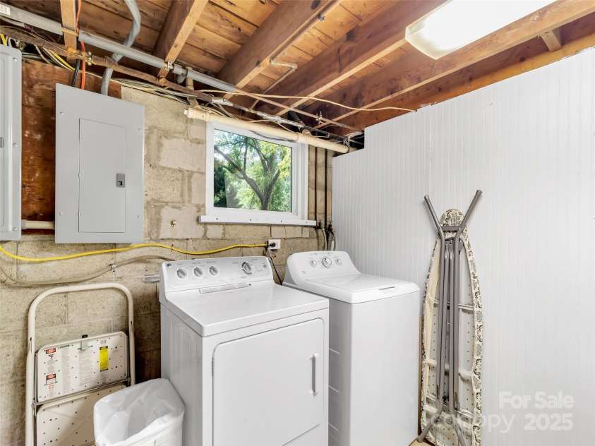 340 Mauney Cove Road, Waynesville, NC 28786.  MLS# CAR4329954, YatesRealty ID 2571. 