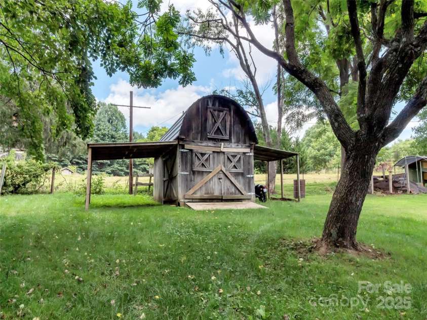 340 Mauney Cove Road, Waynesville, NC 28786.  MLS# CAR4329954, YatesRealty ID 2571. 