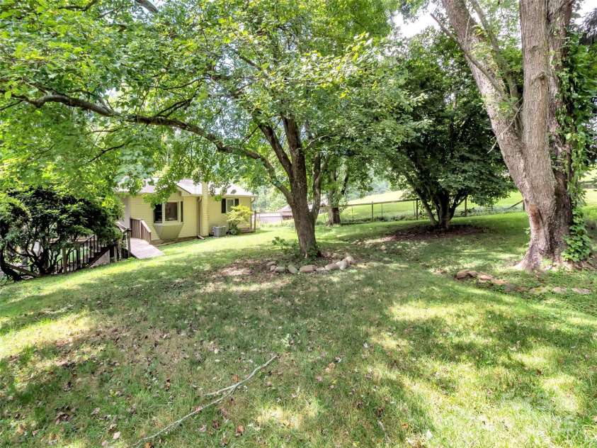 340 Mauney Cove Road, Waynesville, NC 28786.  MLS# CAR4329954, YatesRealty ID 2571. 