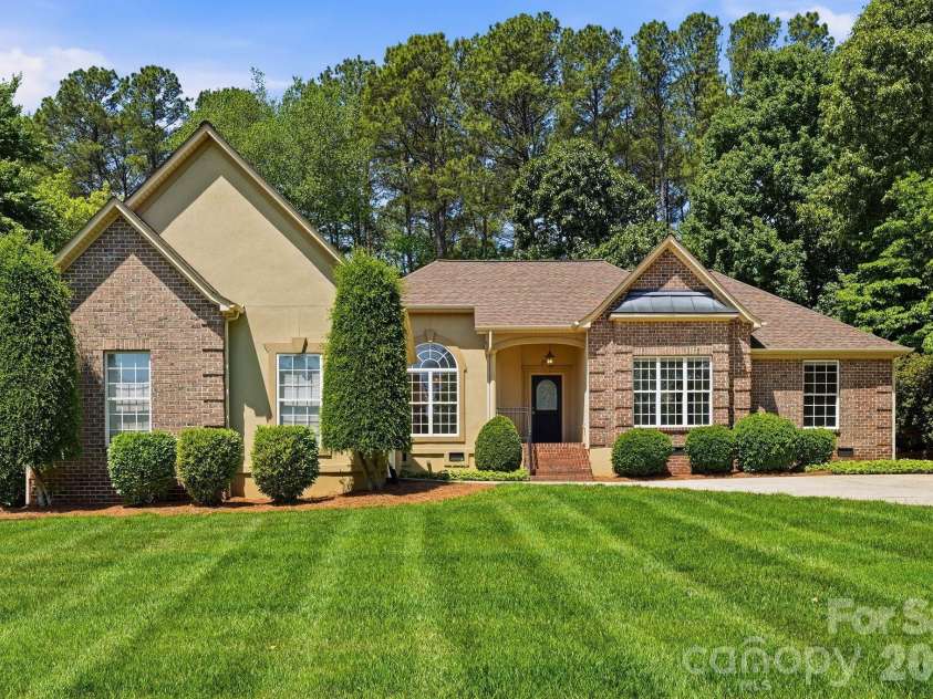 2605 Penngate Drive, Sherrills Ford, NC 28673.  MLS# CAR4386074, YatesRealty ID 25711. 