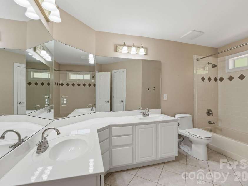 2605 Penngate Drive, Sherrills Ford, NC 28673.  MLS# CAR4386074, YatesRealty ID 25711. 