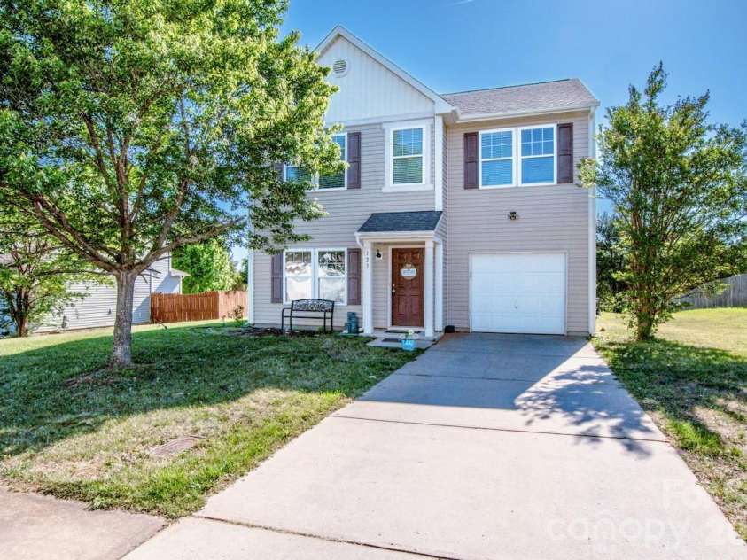123 Kingsgate Court, Statesville, NC 28625.  MLS# CAR4373485, YatesRealty ID 25712. 