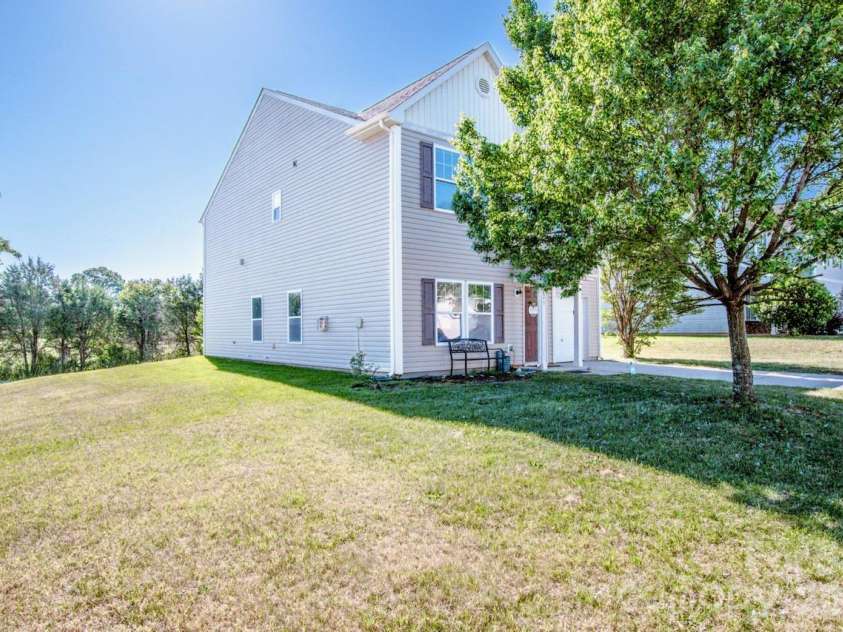 123 Kingsgate Court, Statesville, NC 28625.  MLS# CAR4373485, YatesRealty ID 25712. 