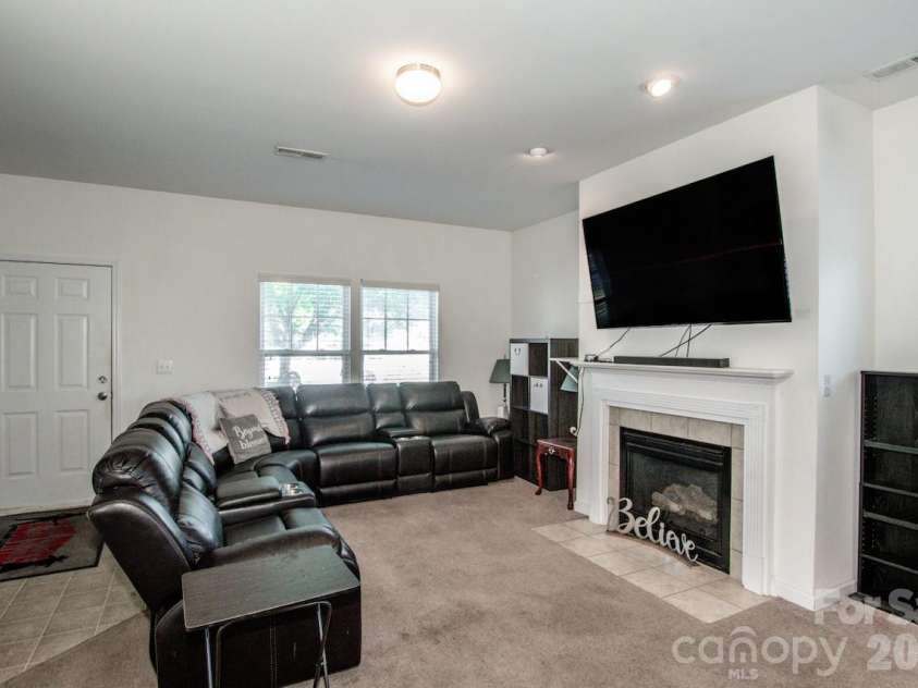 123 Kingsgate Court, Statesville, NC 28625.  MLS# CAR4373485, YatesRealty ID 25712. 
