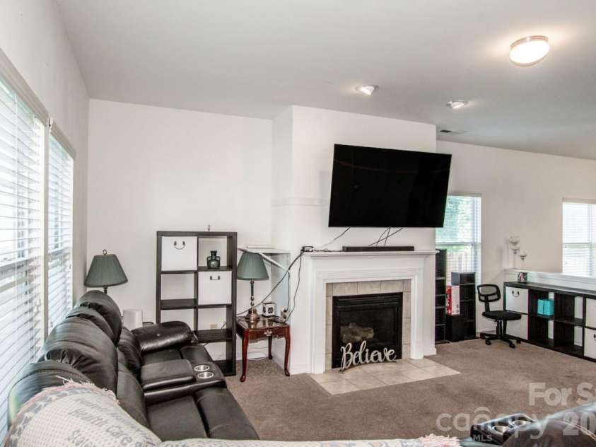 123 Kingsgate Court, Statesville, NC 28625.  MLS# CAR4373485, YatesRealty ID 25712. 