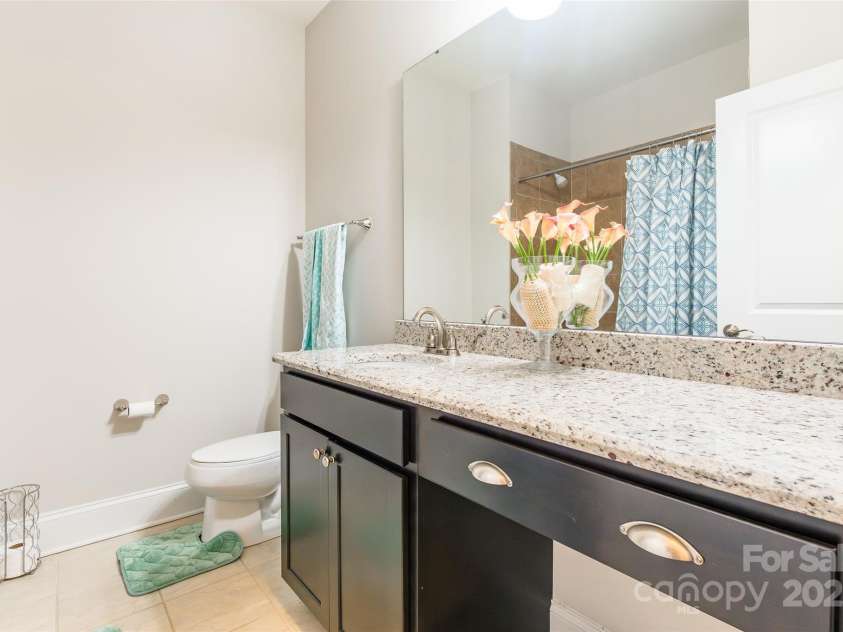 461 Swift Creek Cove, Clover, SC 29710.  MLS# CAR4279534, YatesRealty ID 25712. Large Bathroom