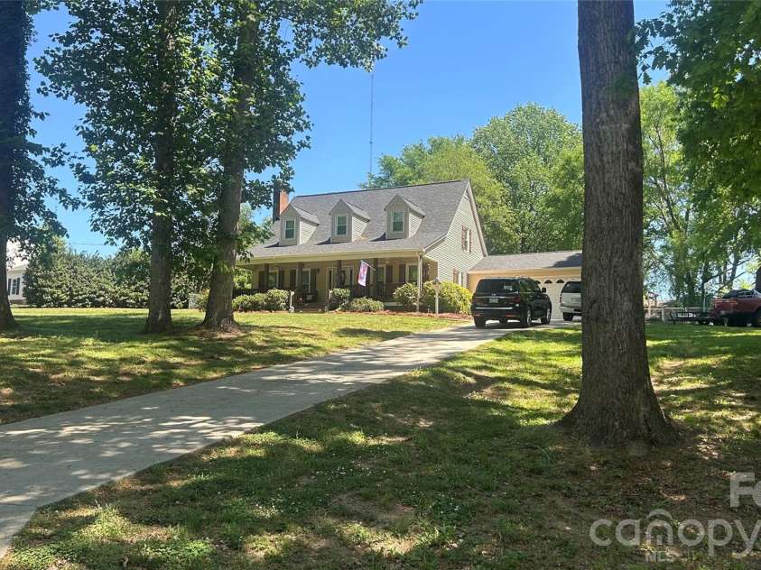 2402 Elmwood Circle, Dallas, NC 28034.  MLS# CAR4382825, YatesRealty ID 25713. 
