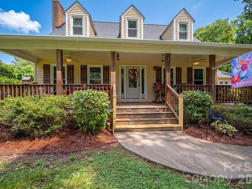 2402 Elmwood Circle, Dallas, NC 28034.  MLS# CAR4382825, YatesRealty ID 25713. 