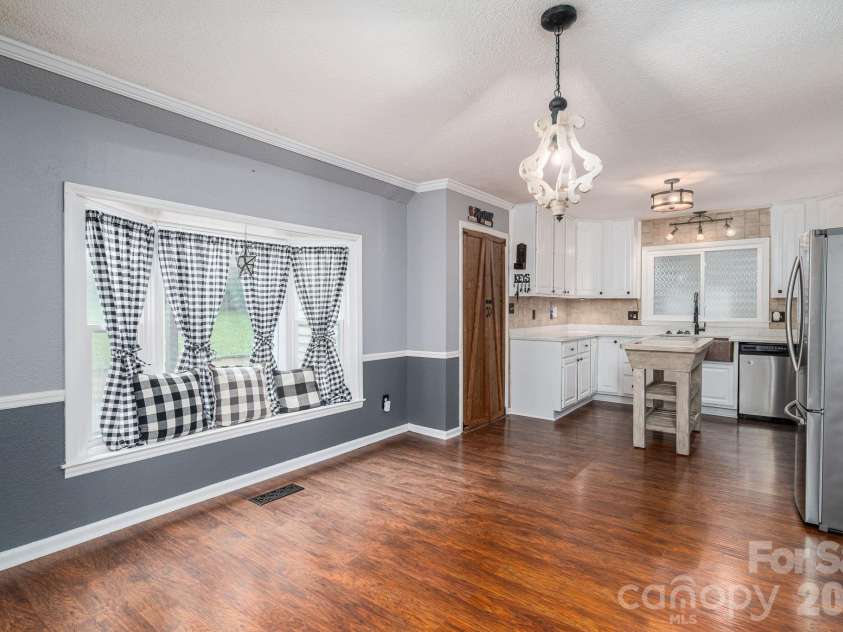 2402 Elmwood Circle, Dallas, NC 28034.  MLS# CAR4382825, YatesRealty ID 25713. 