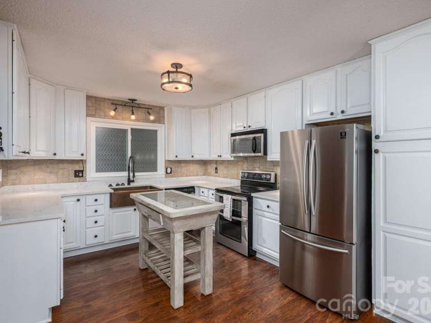 2402 Elmwood Circle, Dallas, NC 28034.  MLS# CAR4382825, YatesRealty ID 25713. 
