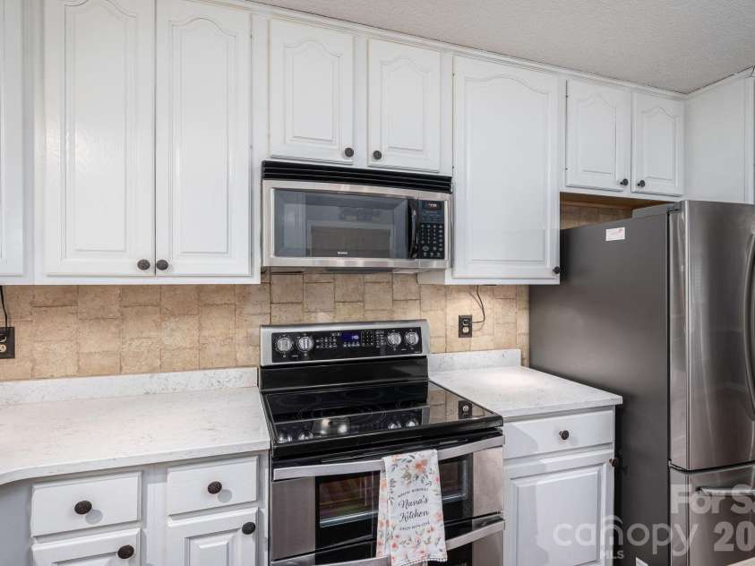 2402 Elmwood Circle, Dallas, NC 28034.  MLS# CAR4382825, YatesRealty ID 25713. 