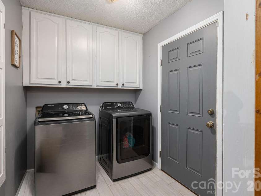 2402 Elmwood Circle, Dallas, NC 28034.  MLS# CAR4382825, YatesRealty ID 25713. 