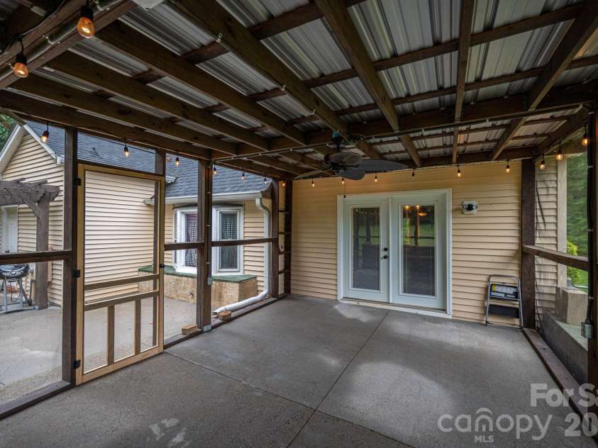 2402 Elmwood Circle, Dallas, NC 28034.  MLS# CAR4382825, YatesRealty ID 25713. 