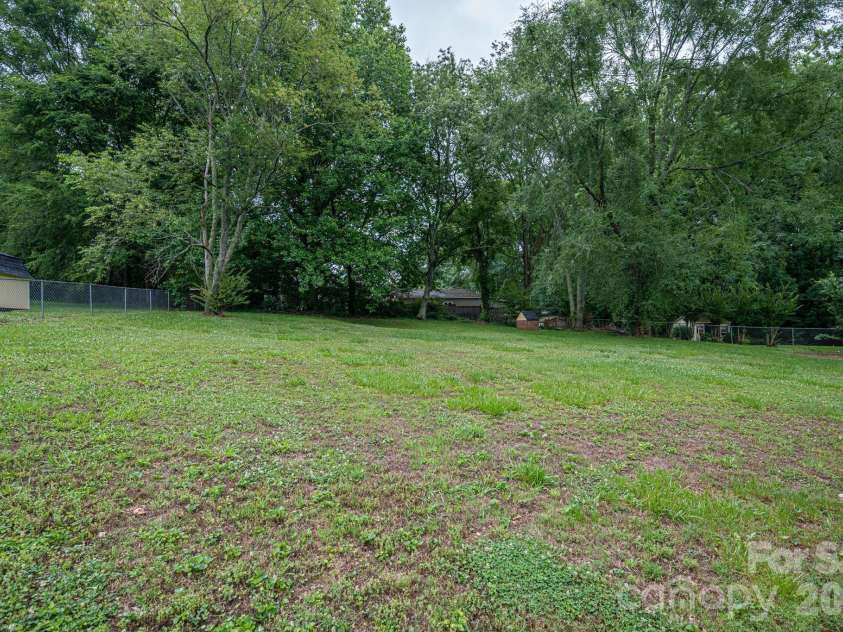 2402 Elmwood Circle, Dallas, NC 28034.  MLS# CAR4382825, YatesRealty ID 25713. 