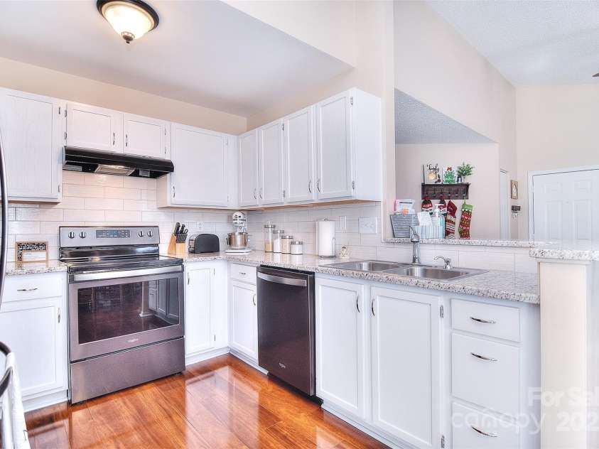 3076 Champion Lane, Concord, NC 28025.  MLS# CAR4207140, YatesRealty ID 25713. 