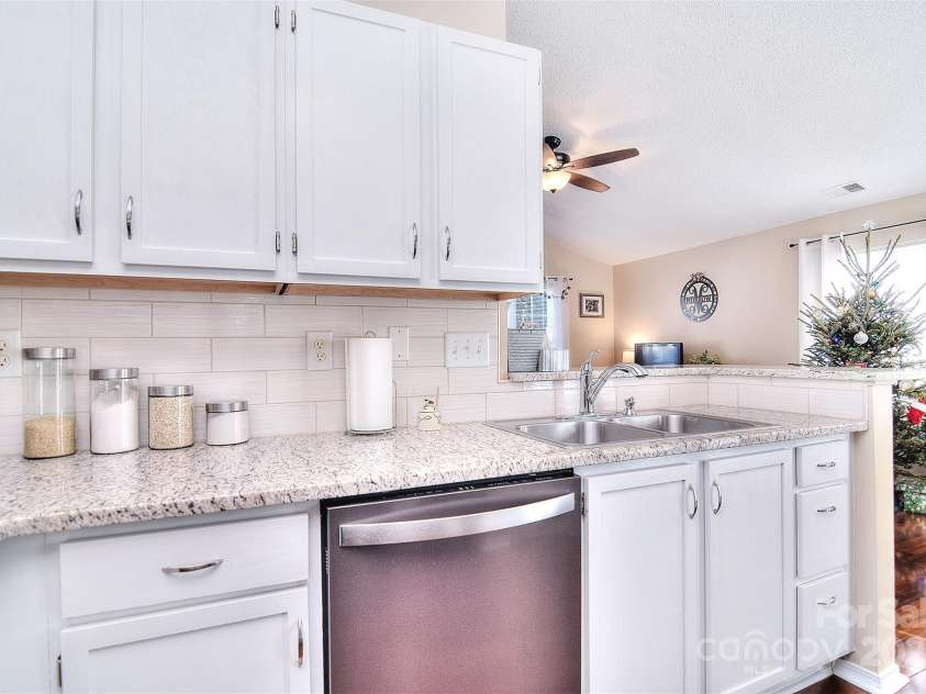 3076 Champion Lane, Concord, NC 28025.  MLS# CAR4207140, YatesRealty ID 25713. 