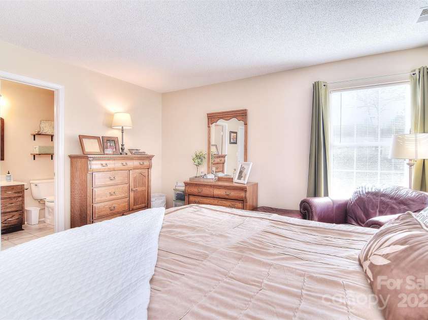 3076 Champion Lane, Concord, NC 28025.  MLS# CAR4207140, YatesRealty ID 25713. 