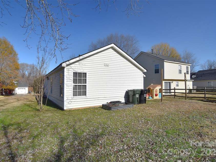 3076 Champion Lane, Concord, NC 28025.  MLS# CAR4207140, YatesRealty ID 25713. 