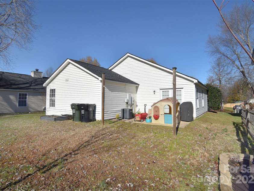 3076 Champion Lane, Concord, NC 28025.  MLS# CAR4207140, YatesRealty ID 25713. 